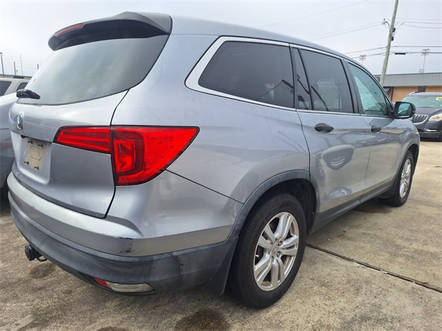 2016 Honda Pilot LX photo 3