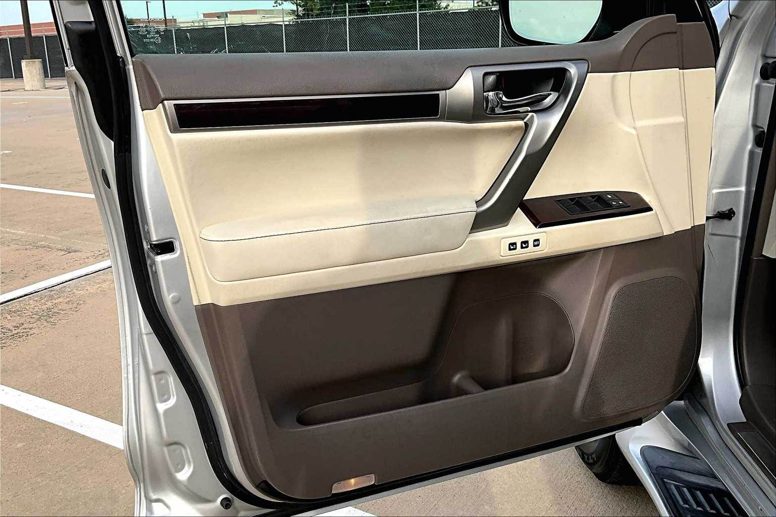 2014 Lexus GX 460 Base photo 21