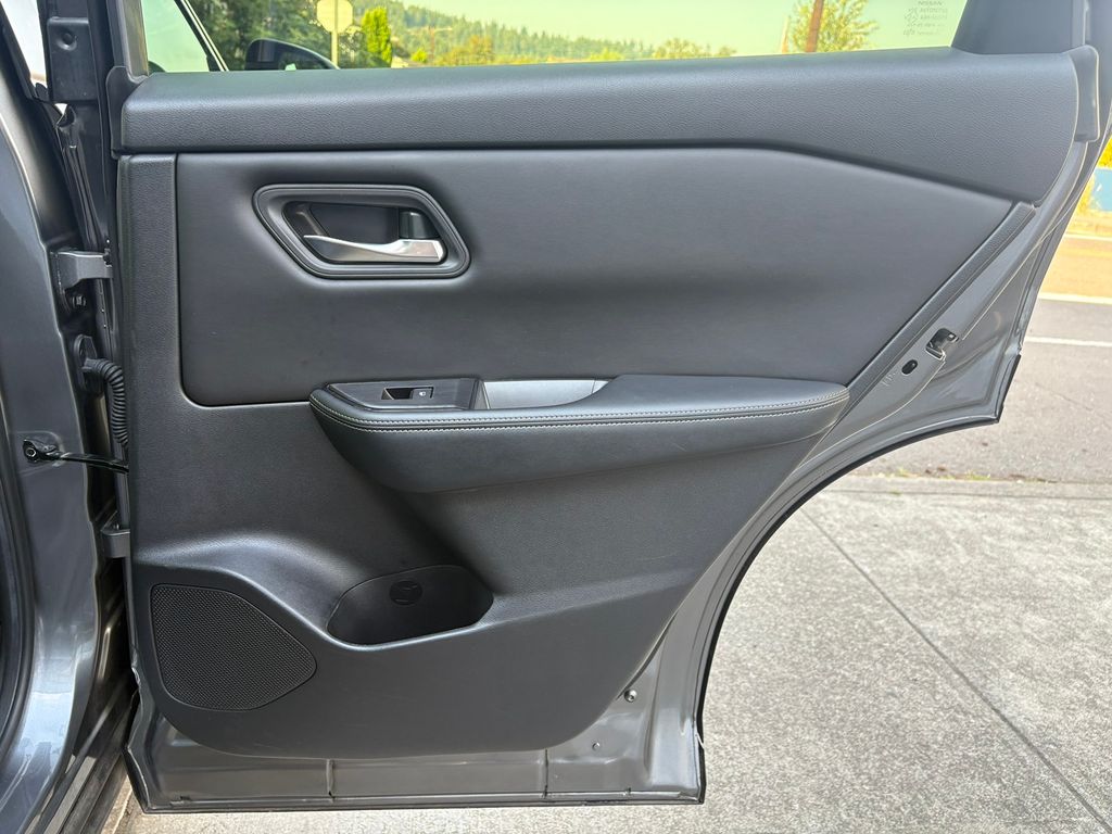 2024 Nissan Rogue SV photo 28