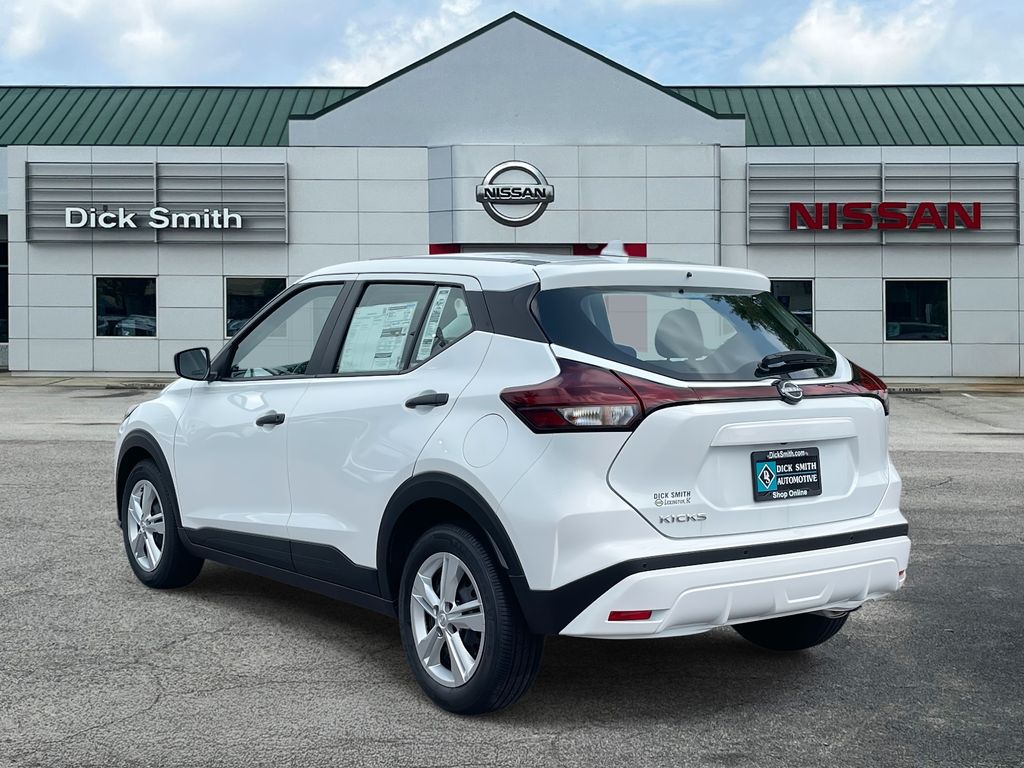 2025 Nissan Kicks Play S photo 2