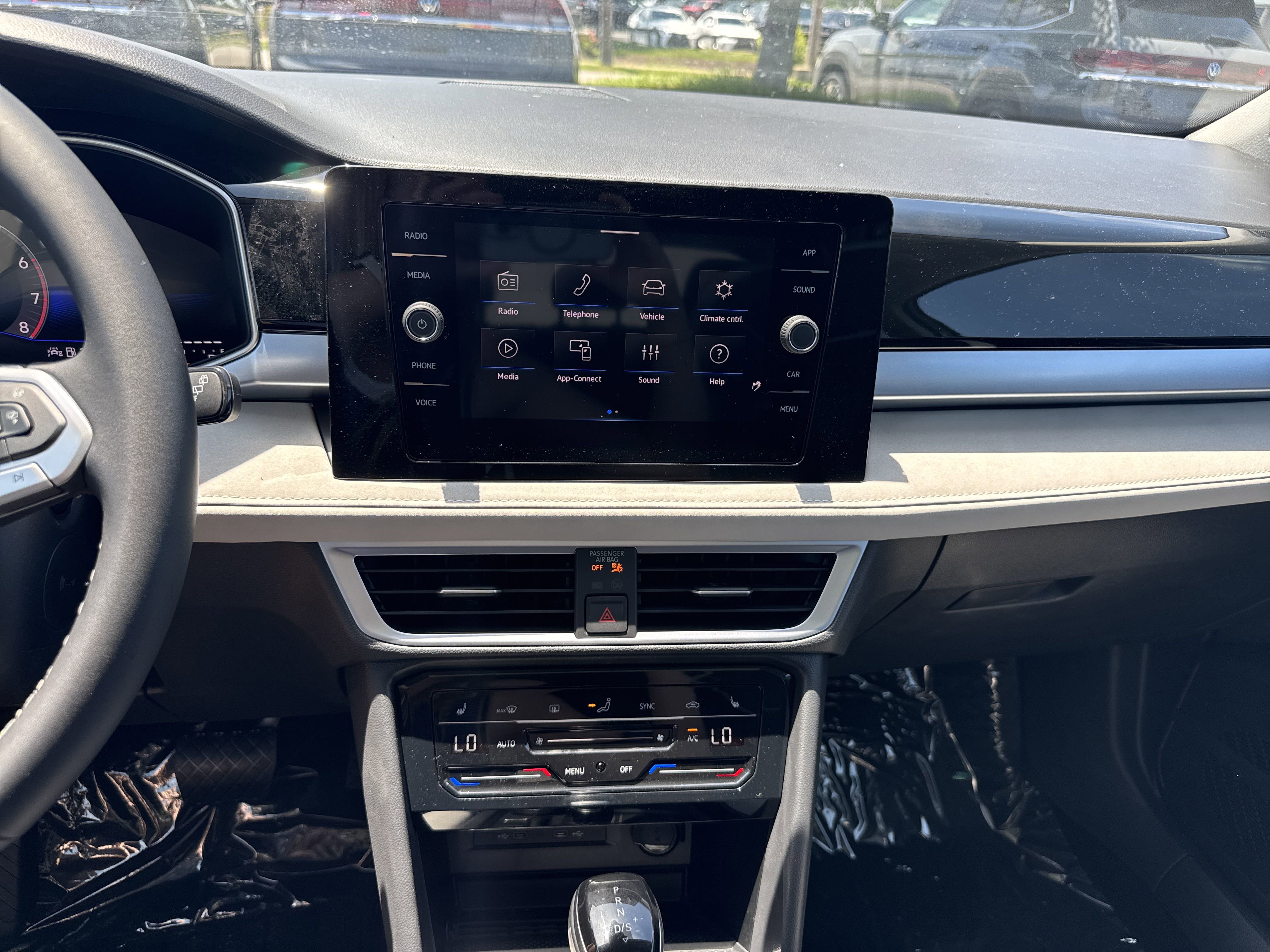 2025 Volkswagen Taos SE photo 7