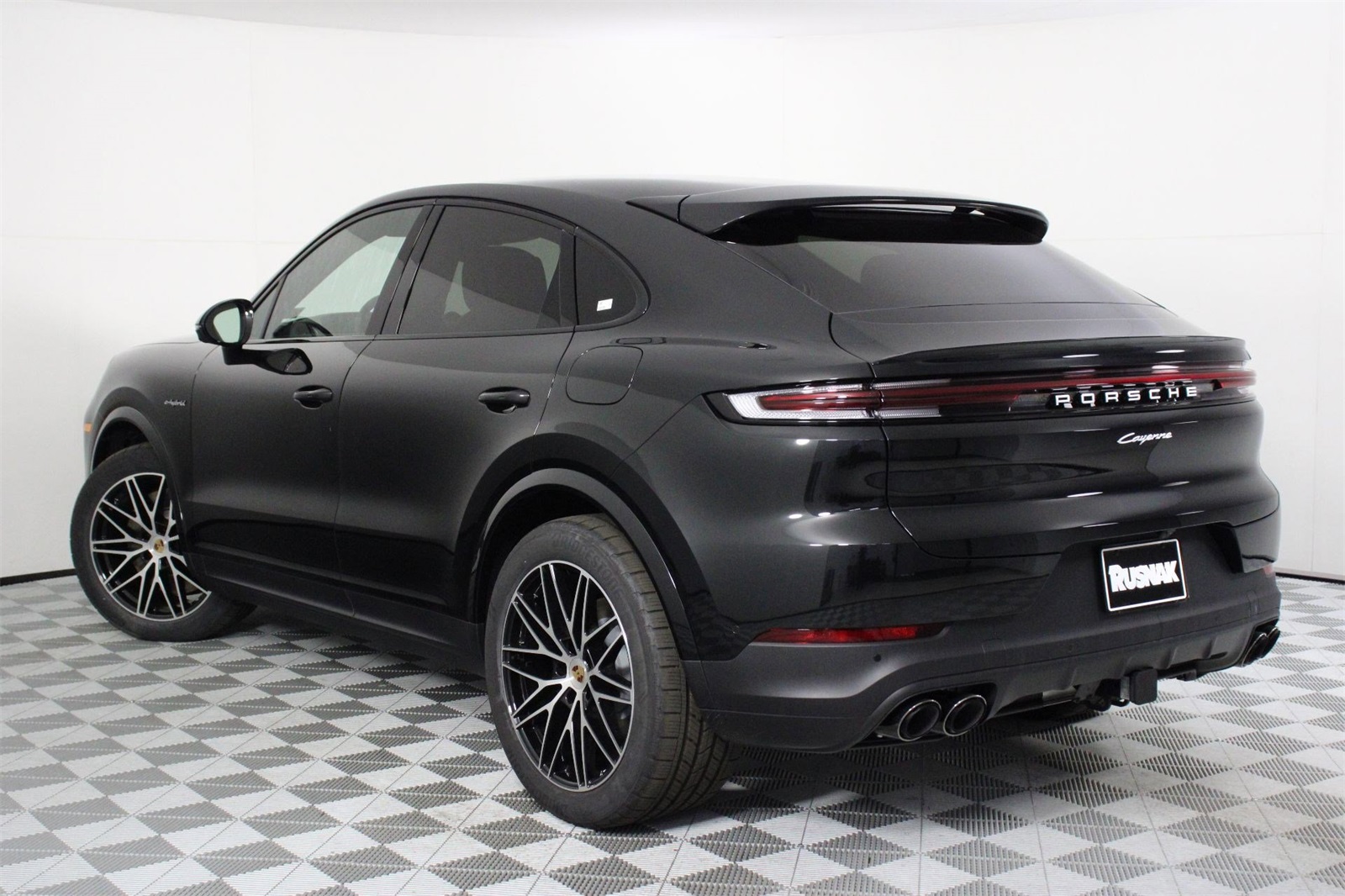 2025 Porsche Cayenne E-Hybrid Coupe photo 3