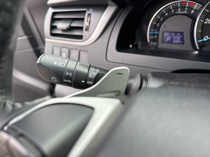 2014 Toyota Camry SE photo 23