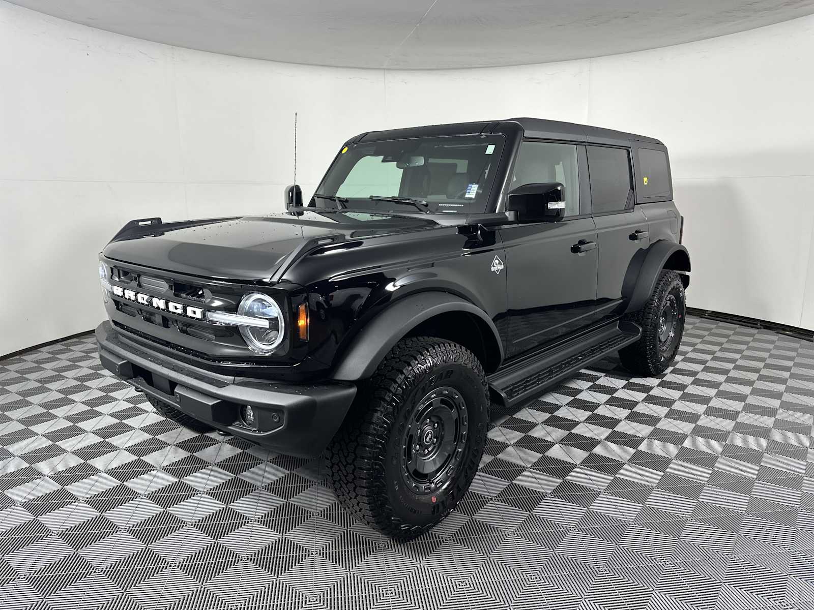 2025 Ford Bronco Outer Banks photo 3