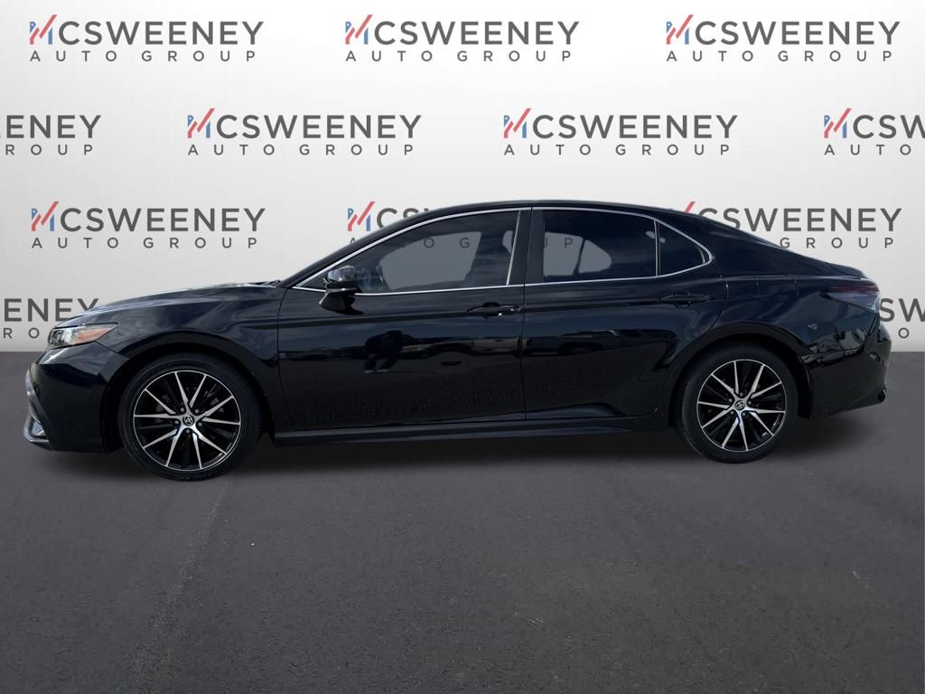 2021 Toyota Camry SE photo 2