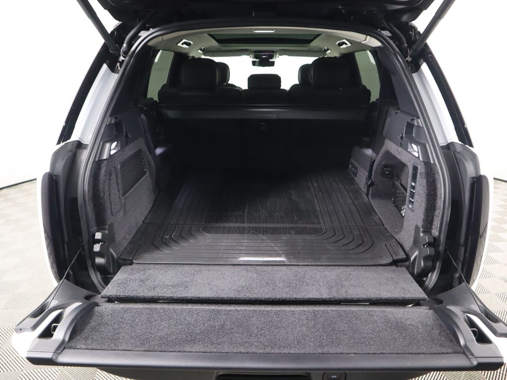 2025 Land Rover Range Rover SE photo 24