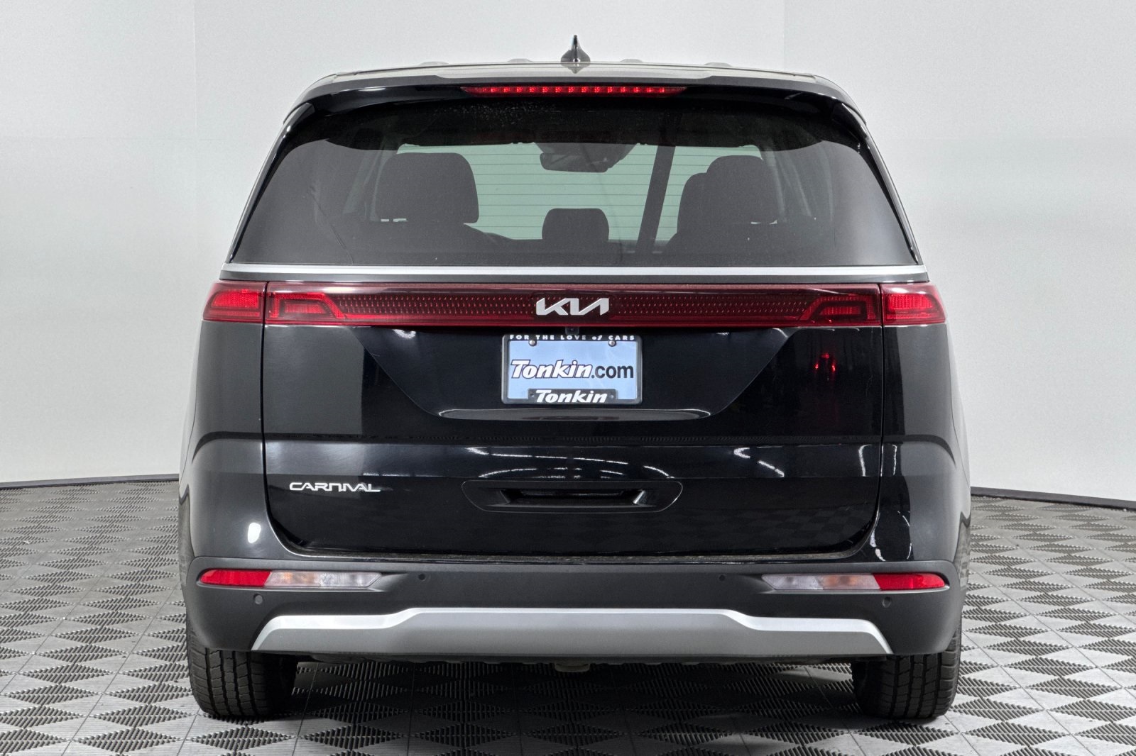 2024 Kia Carnival LX photo 3