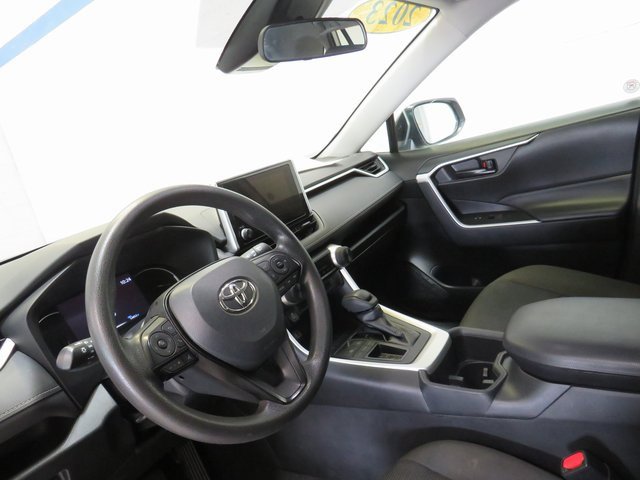 2023 Toyota RAV4 LE photo 3