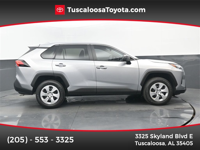 2024 Toyota RAV4 LE's photo