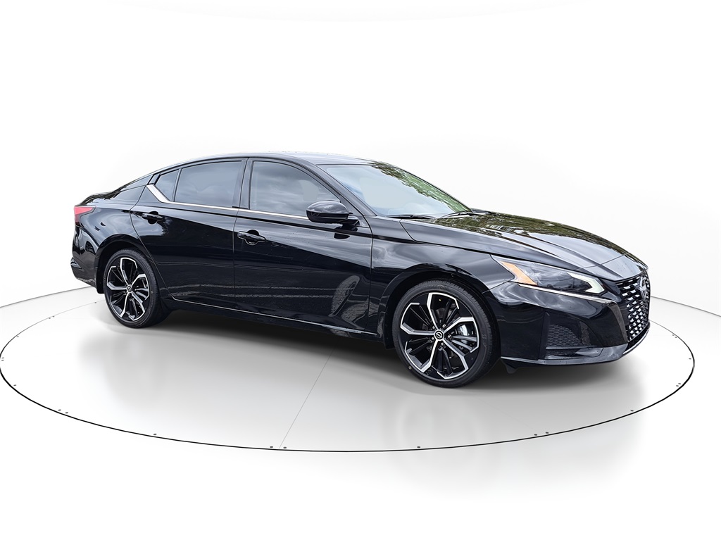2025 Nissan Altima 2.5 SR photo 2