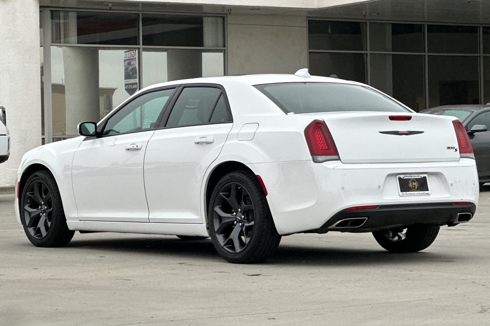 2023 Chrysler 300 S photo 4