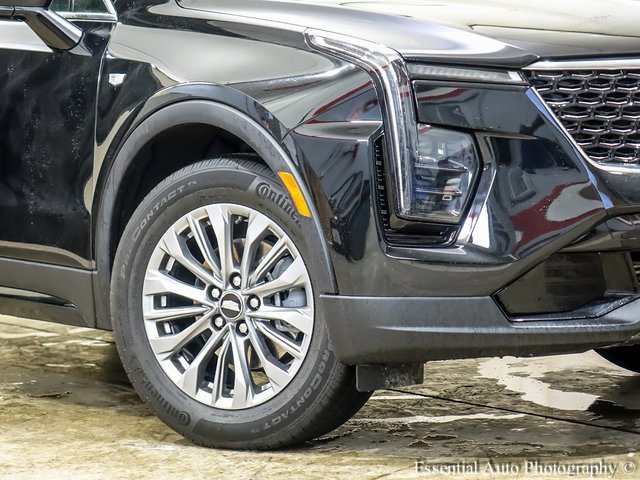 2025 Cadillac XT4 Premium Luxury photo 3