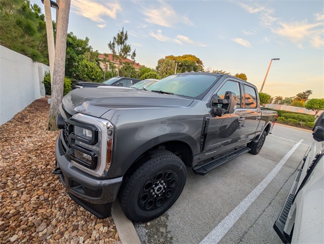 2025 Ford F-250 Lariat photo 3