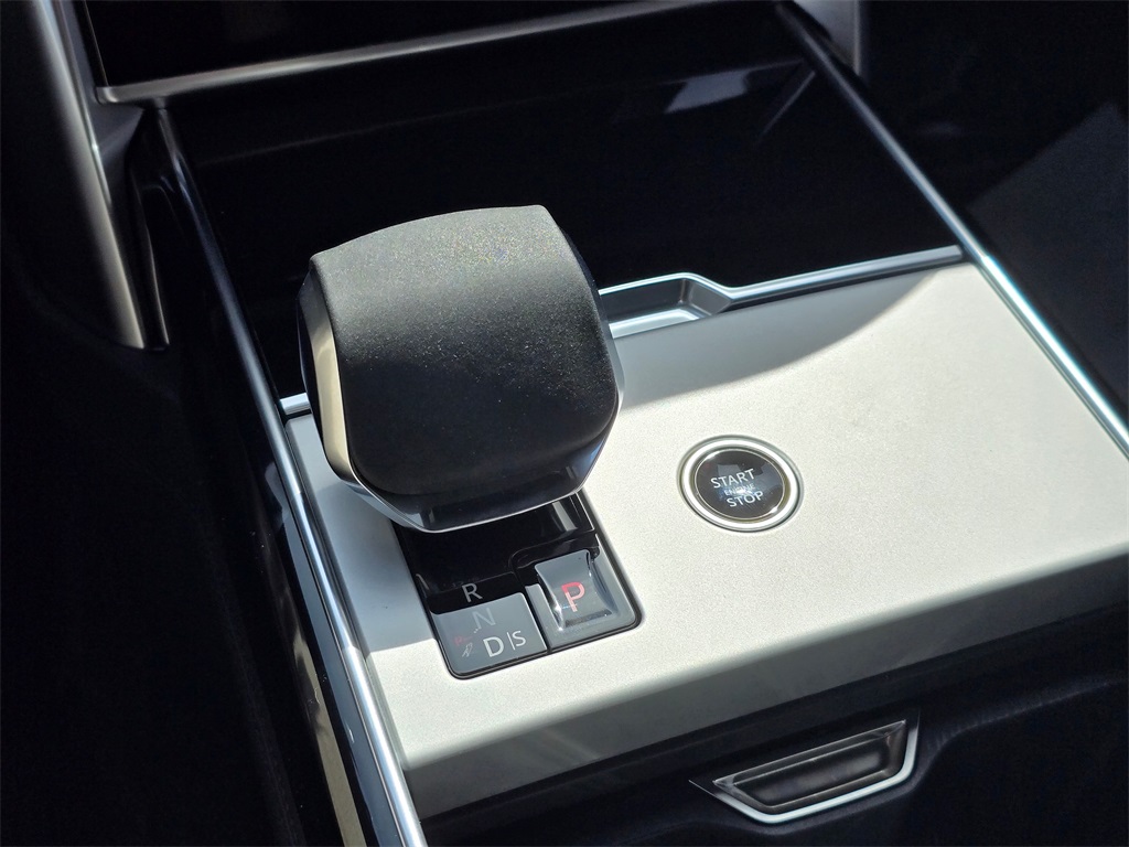 2025 Land Rover Range Rover Autobiography photo 13