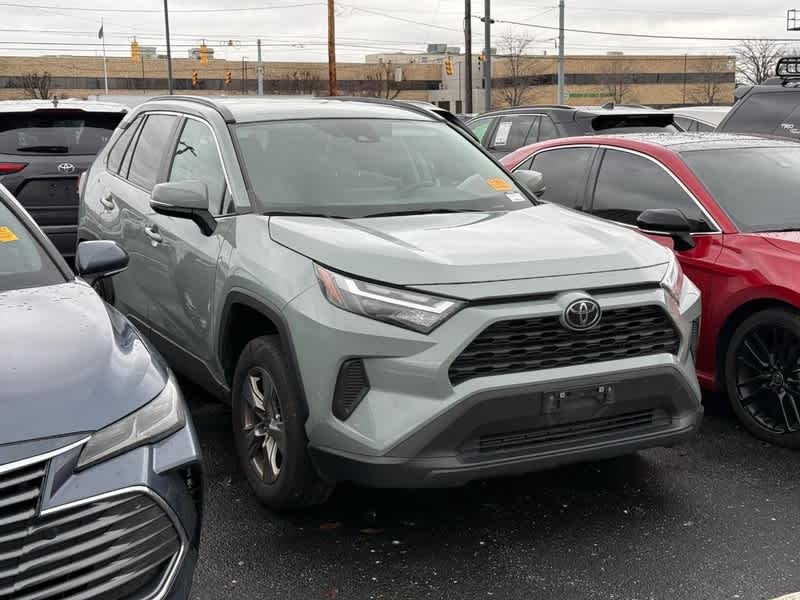 2023 Toyota RAV4 XLE's photo