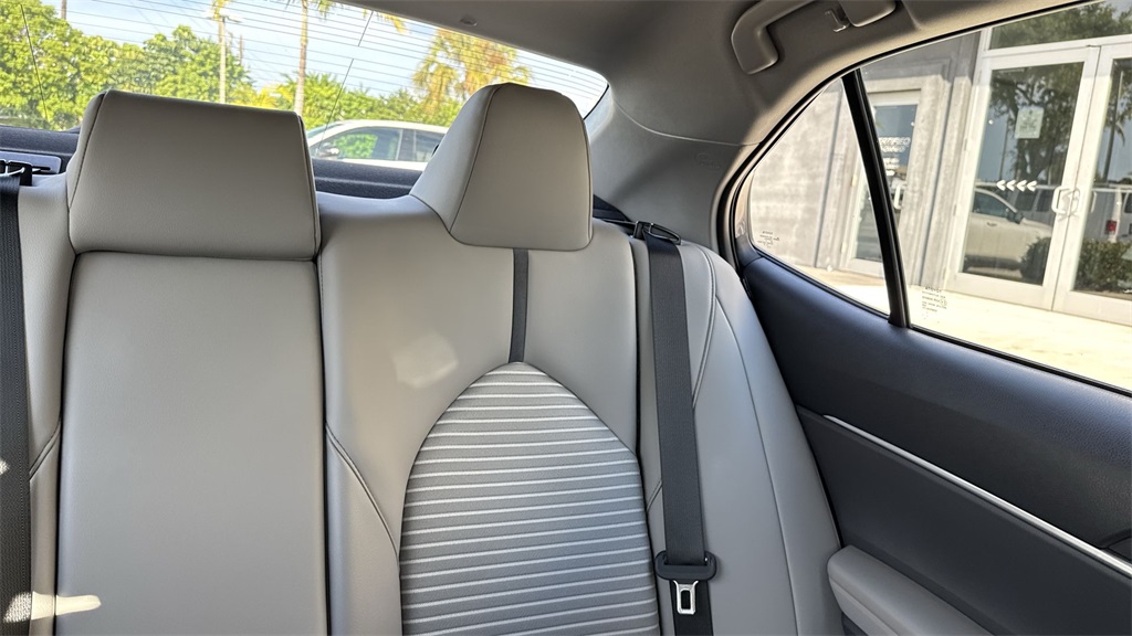 2023 Toyota Camry SE photo 18