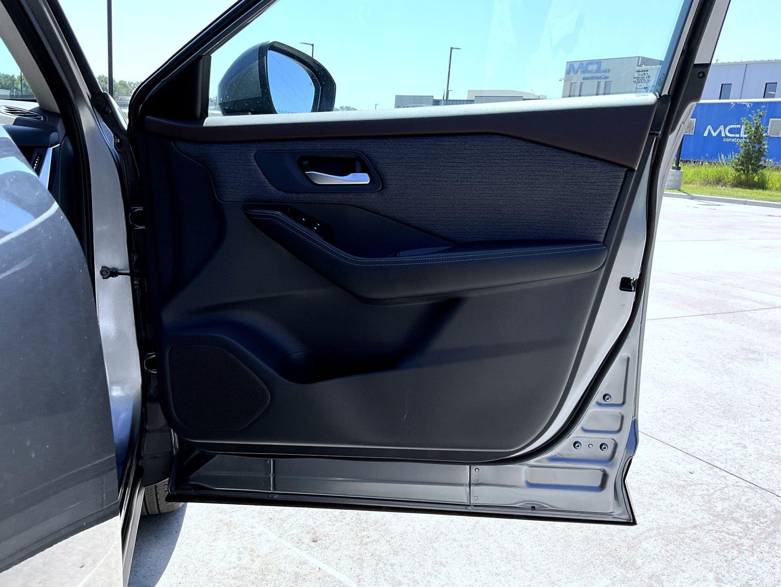 2023 Nissan Rogue SV photo 17