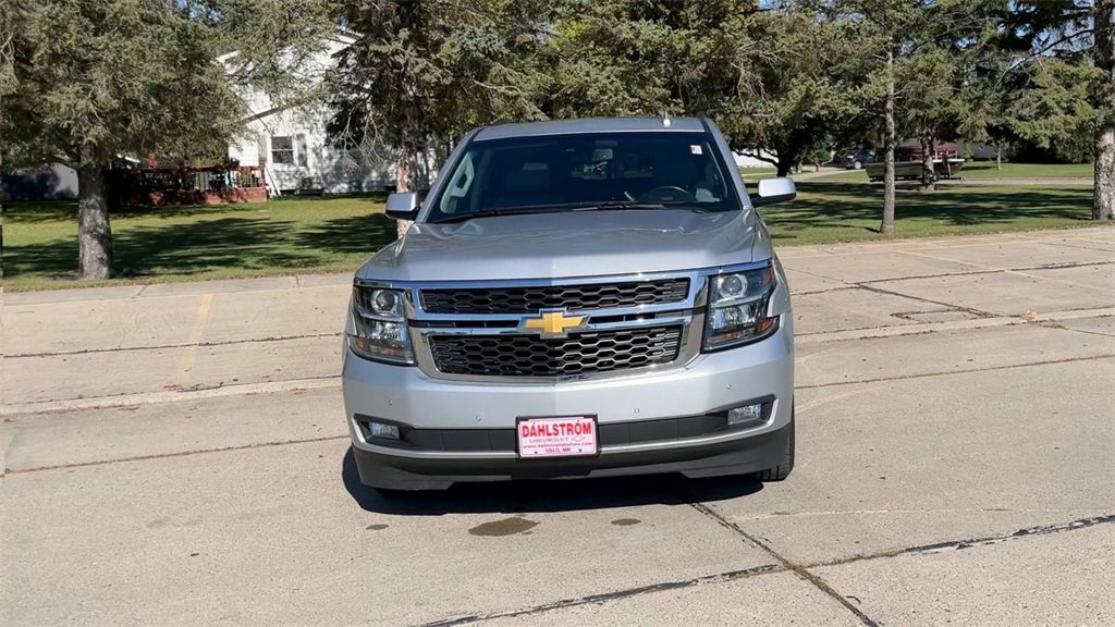 2020 Chevrolet Suburban LT photo 3