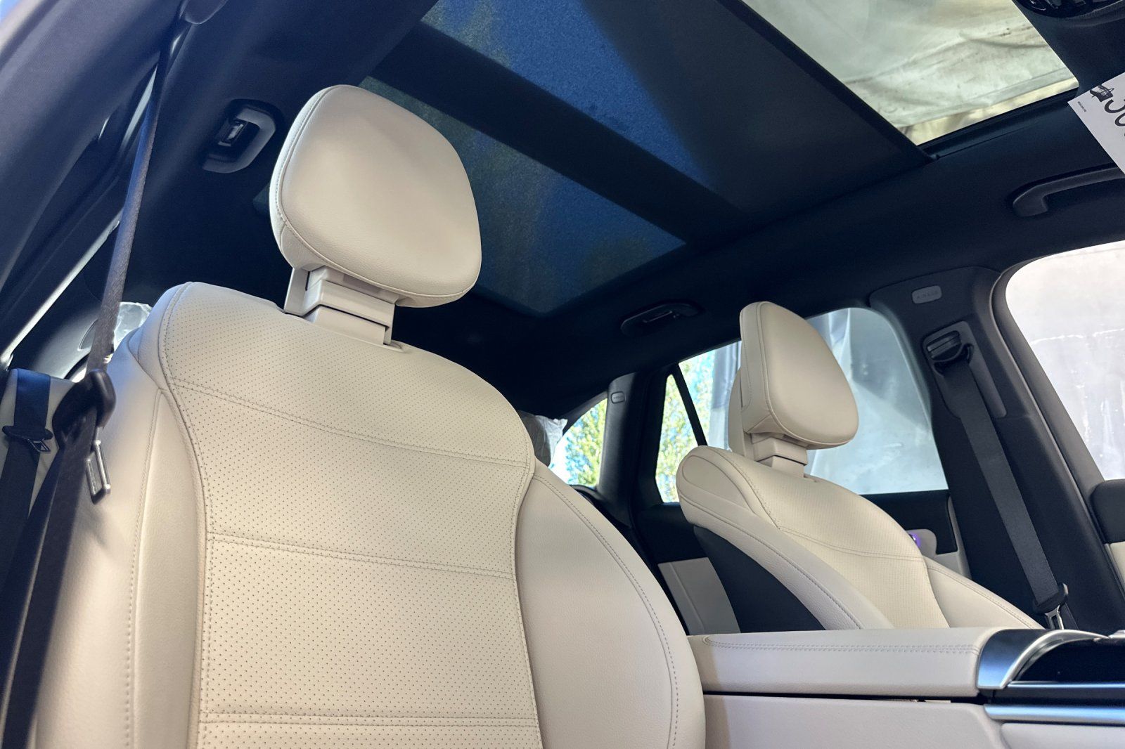 2026 Mercedes Benz GLC 300 photo 2