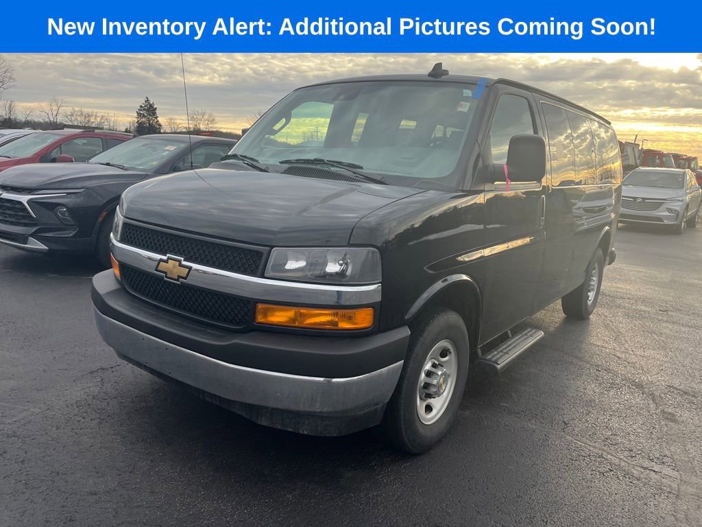 2024 Chevrolet Express Passenger LT's photo