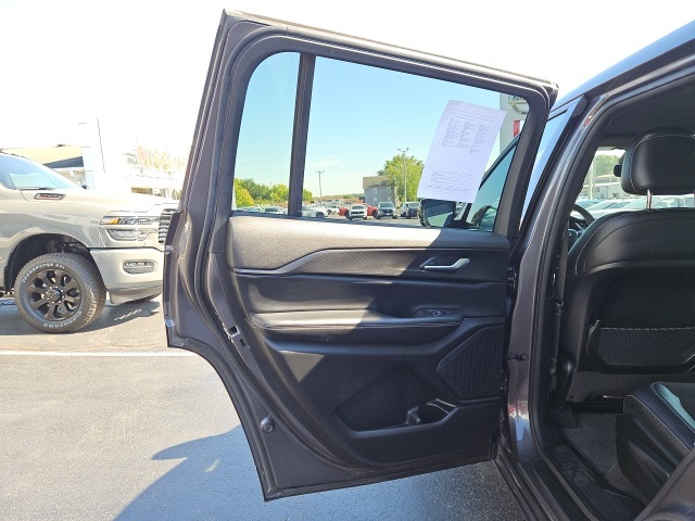 2023 Jeep Grand Cherokee Altitude photo 24