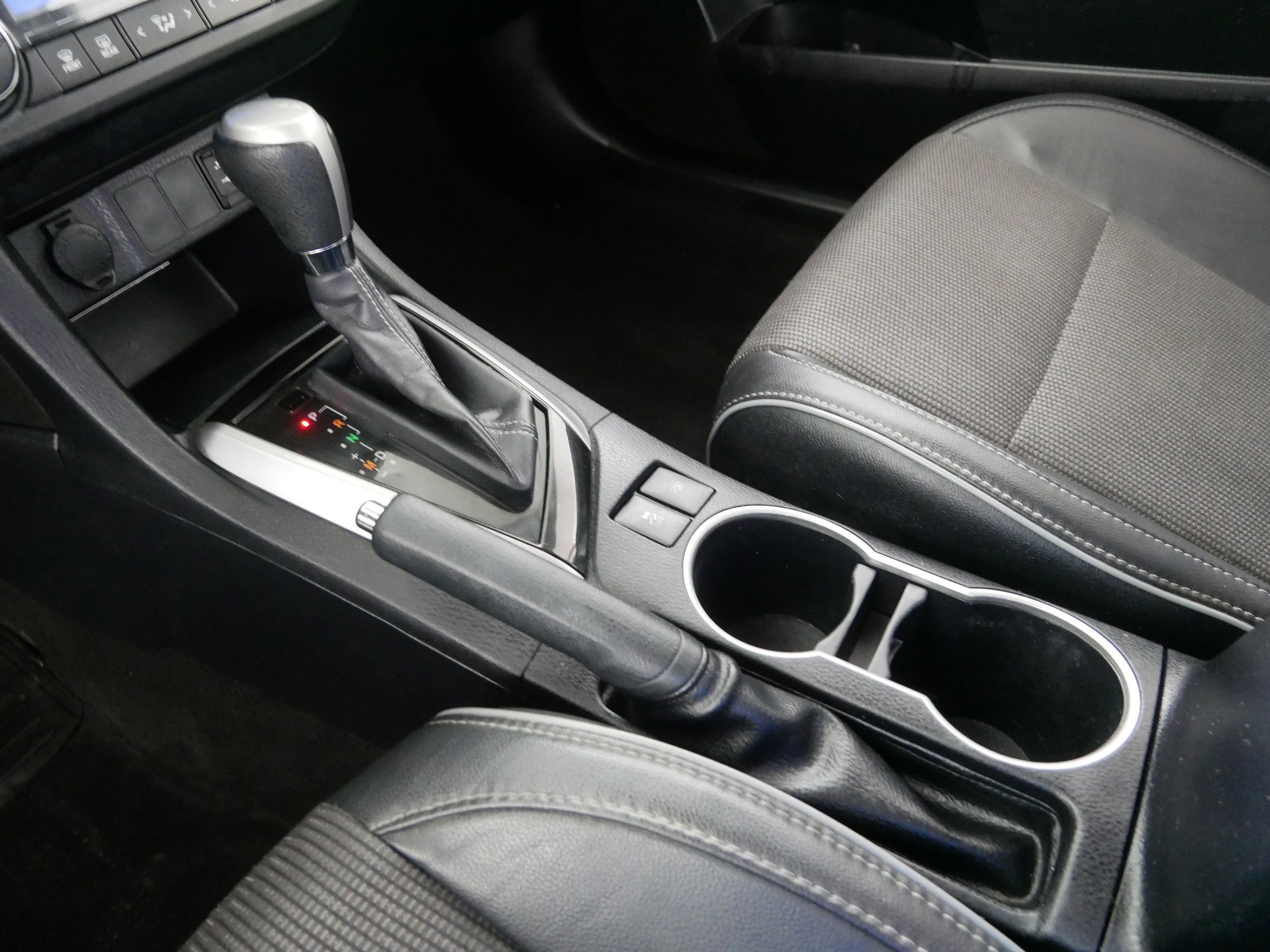 2016 Toyota Corolla S photo 24