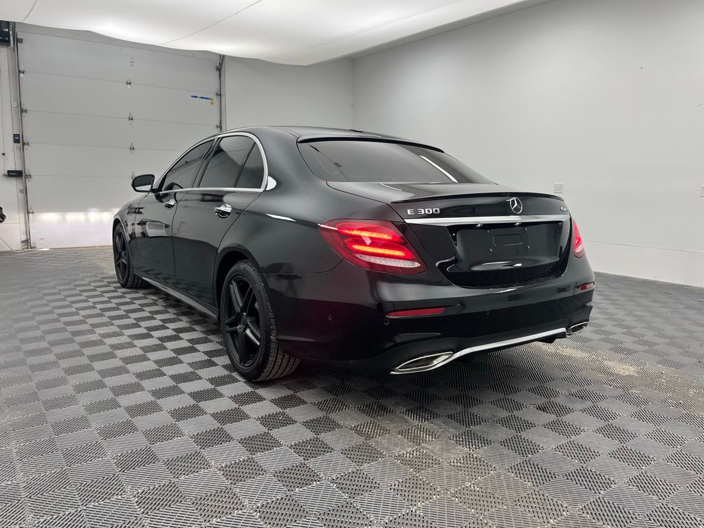 2017 Mercedes Benz E 300 photo 12
