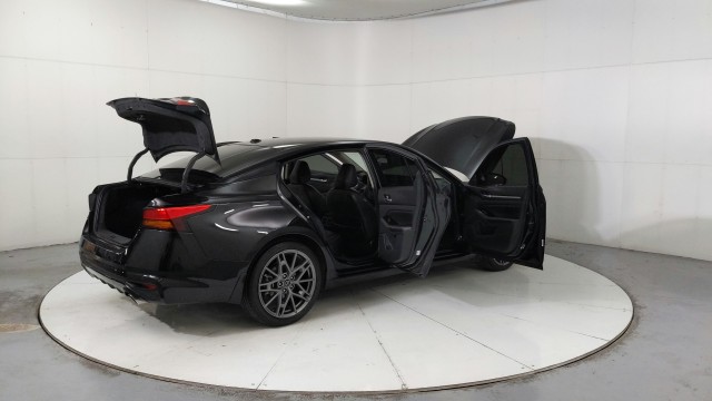 Used 2024 BLACK Nissan 2.0 SR image 11