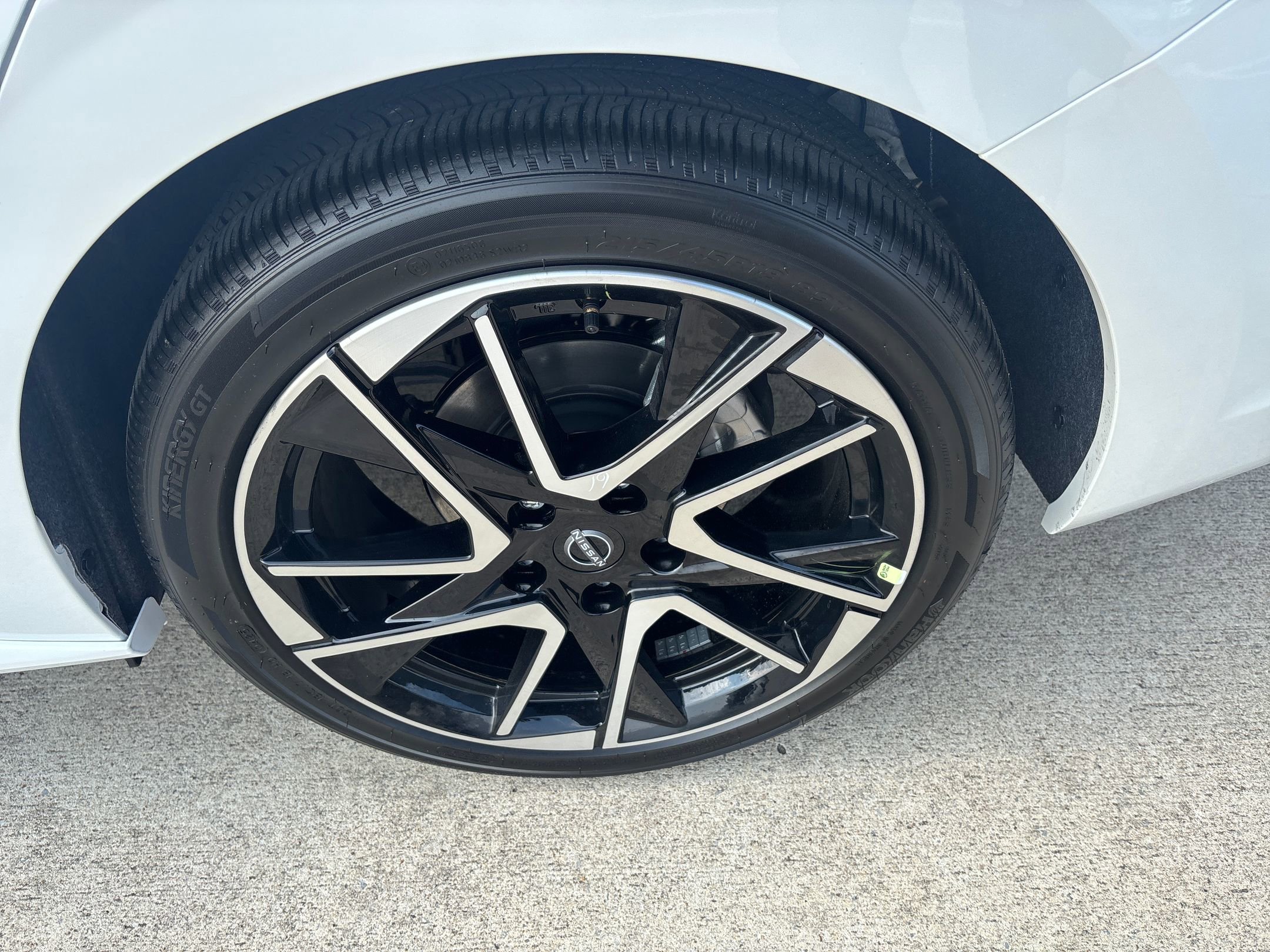 2025 Nissan Sentra SR photo 12