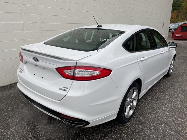2016 Ford Fusion SE photo 3