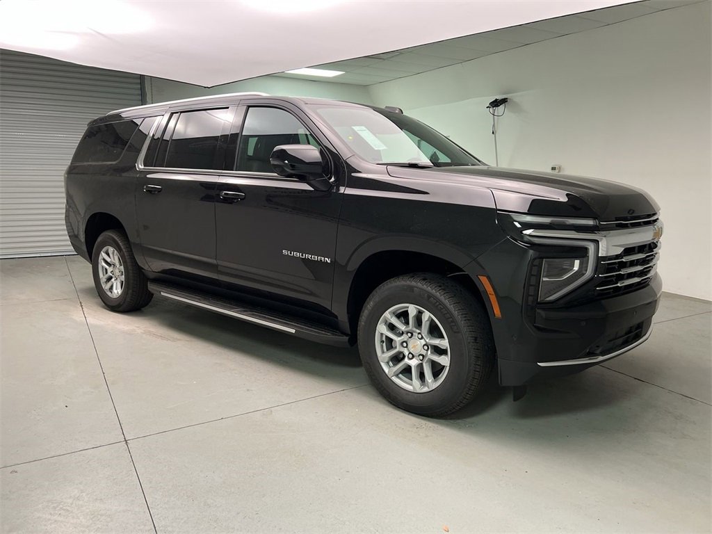 2025 Chevrolet Suburban LT photo 2