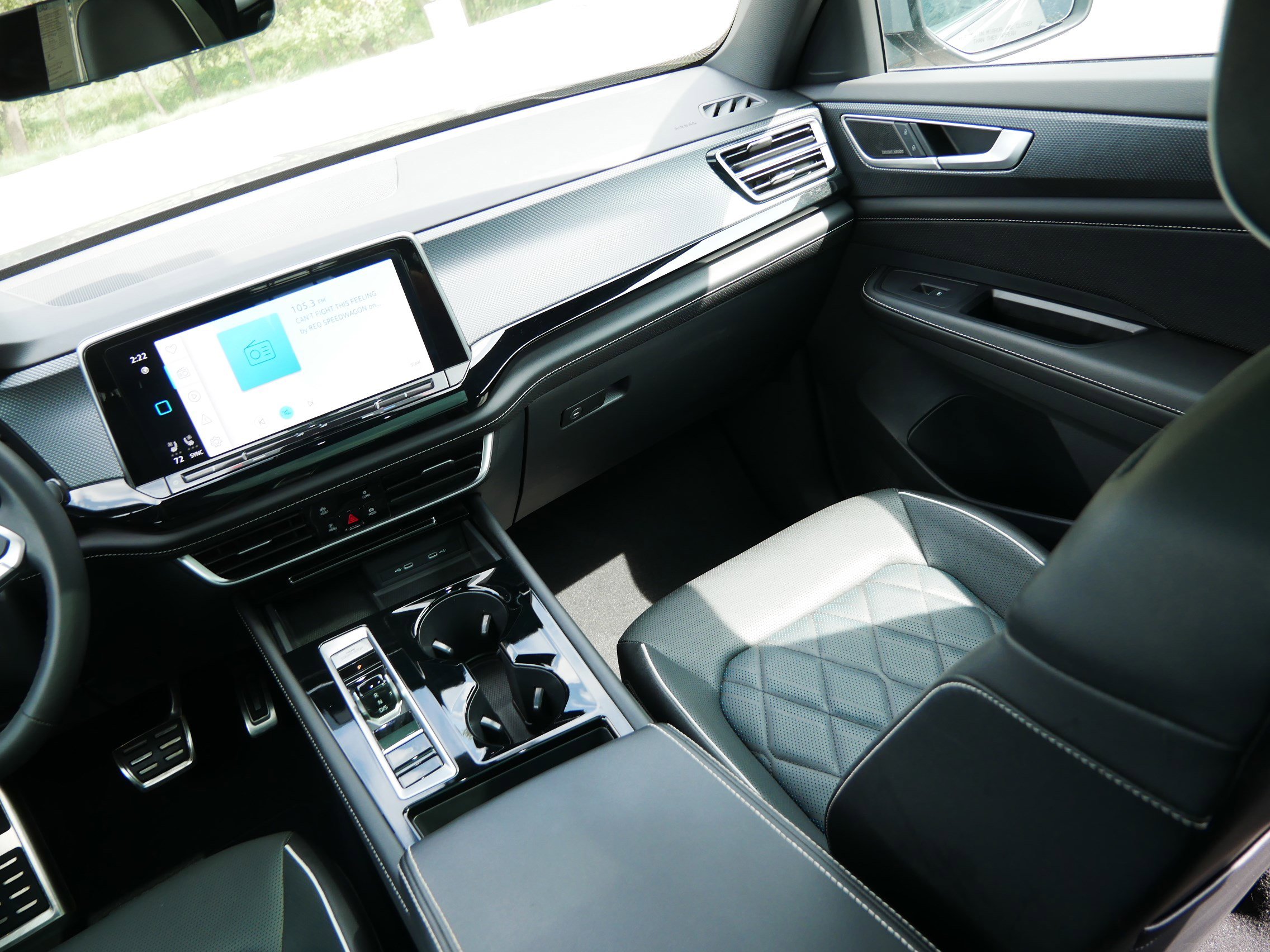 2024 Volkswagen Atlas Cross Sport SEL Premium R-Line photo 18