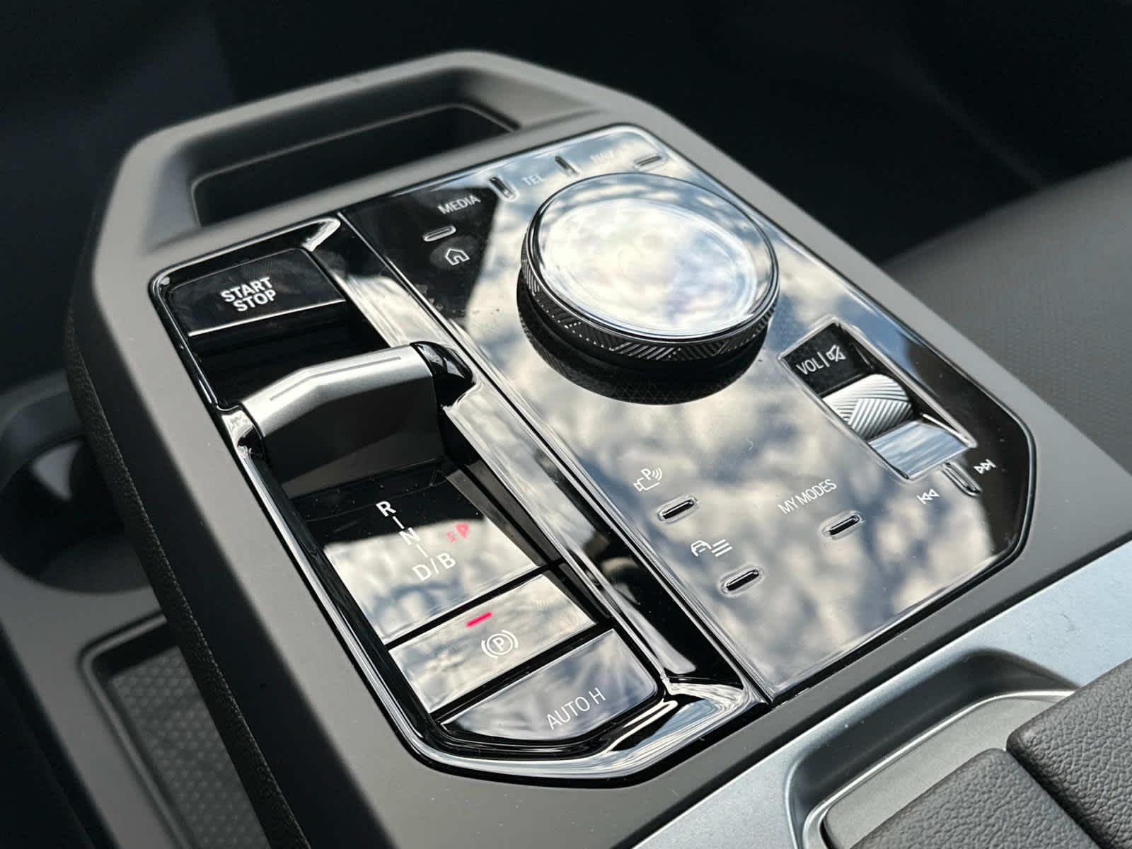 2025 Bmw iX photo 4