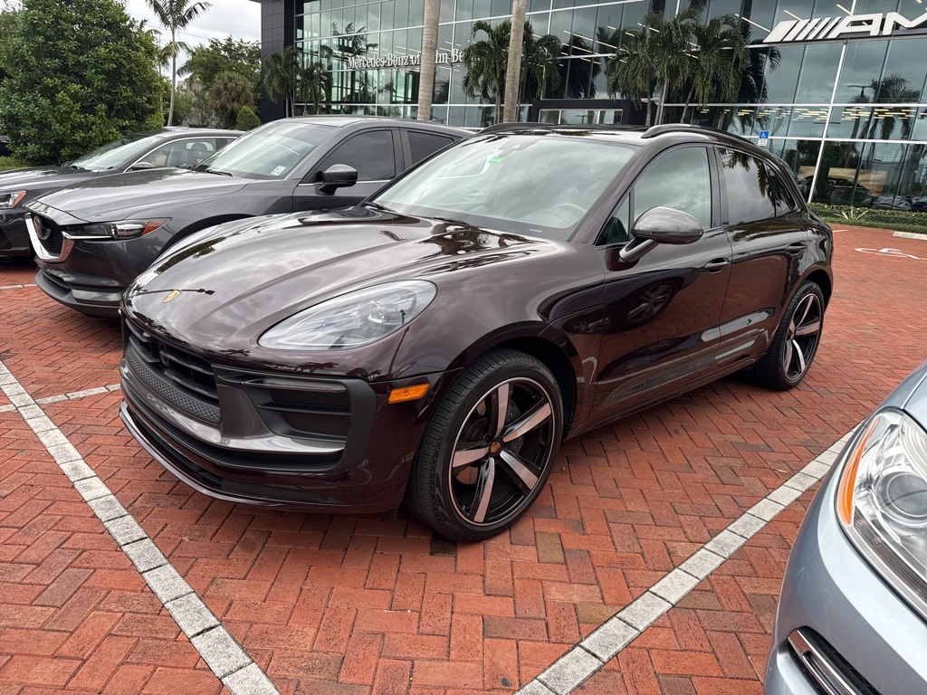 2023 Porsche Macan T's photo