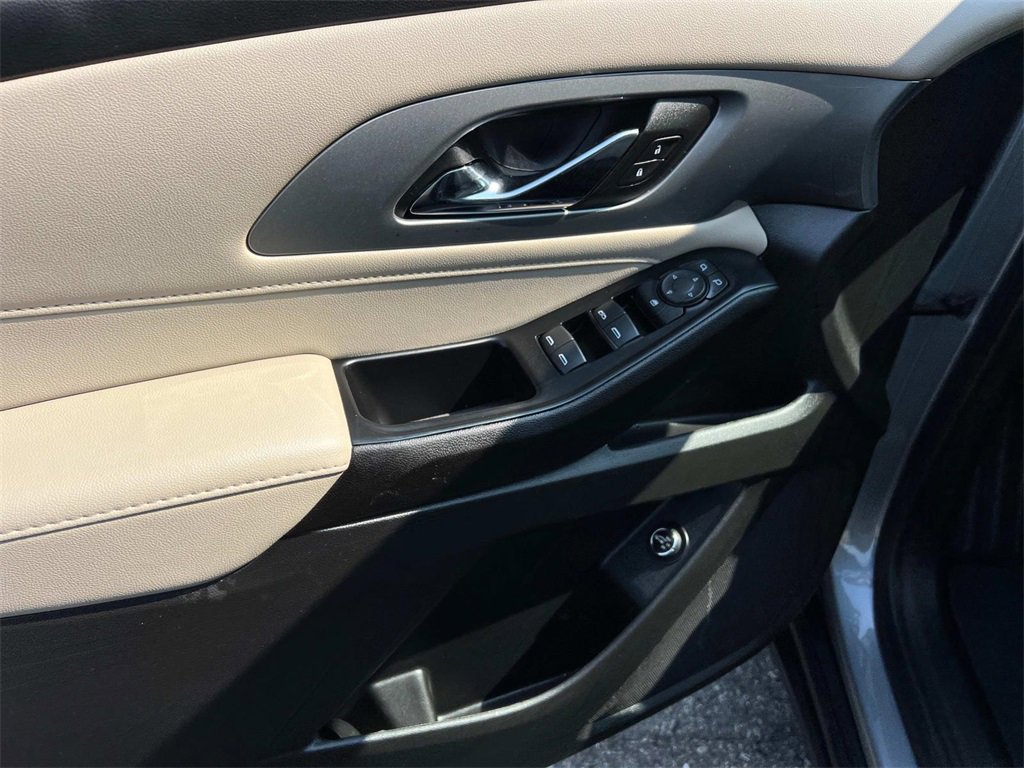 2023 Chevrolet Traverse Cloth photo 12