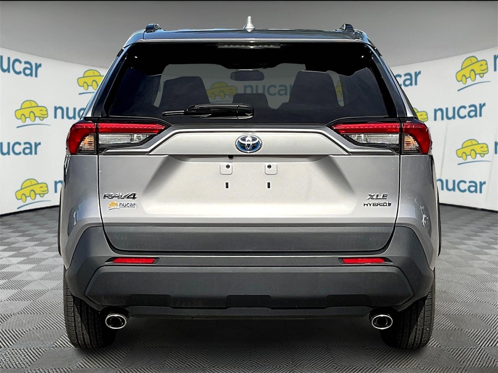 2022 Toyota RAV4 Hybrid XLE photo 2
