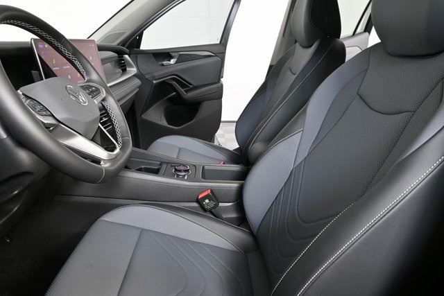 2026 Volkswagen Tiguan SE photo 4