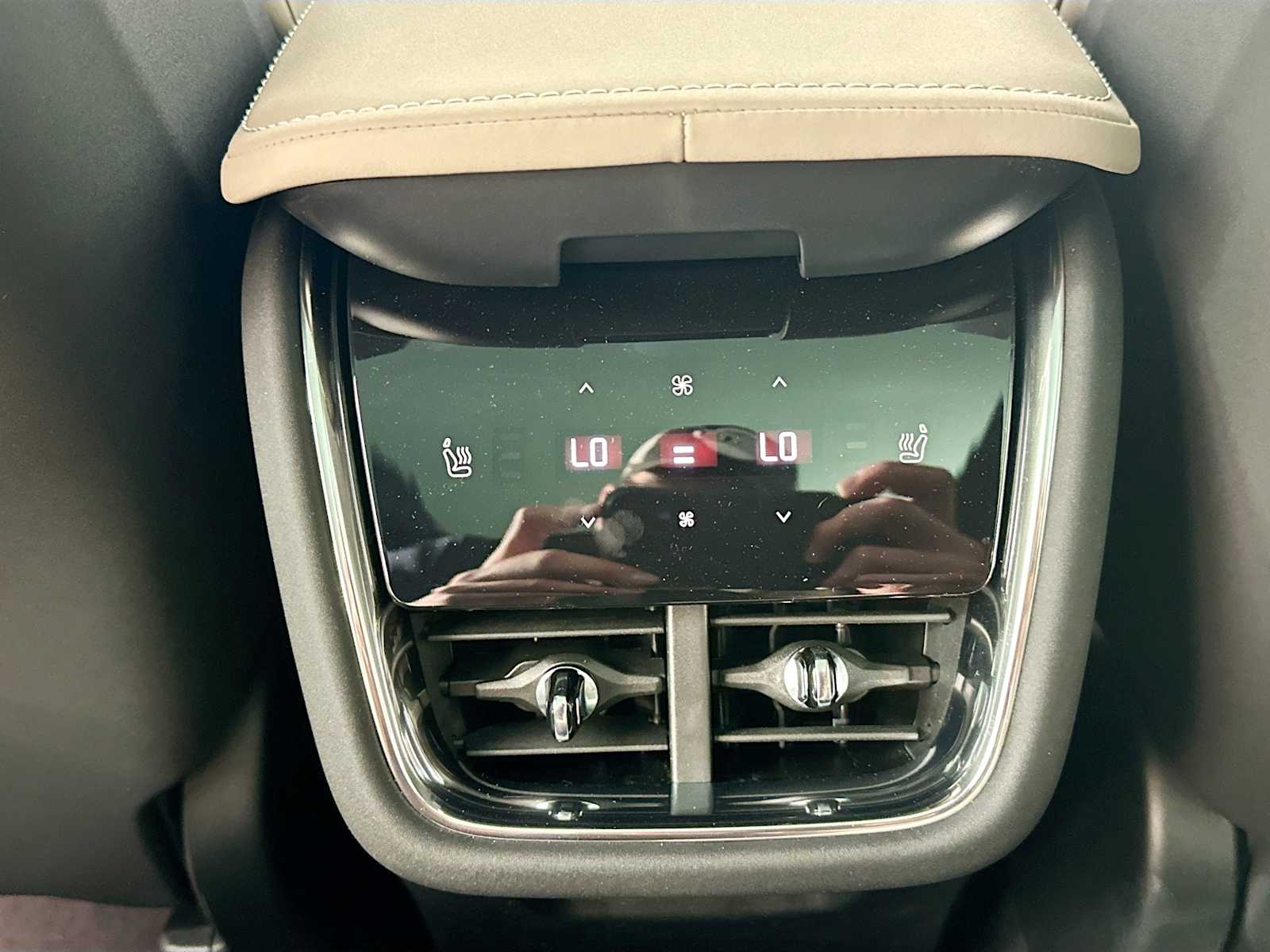 2025 Volvo EX90 Plus photo 20