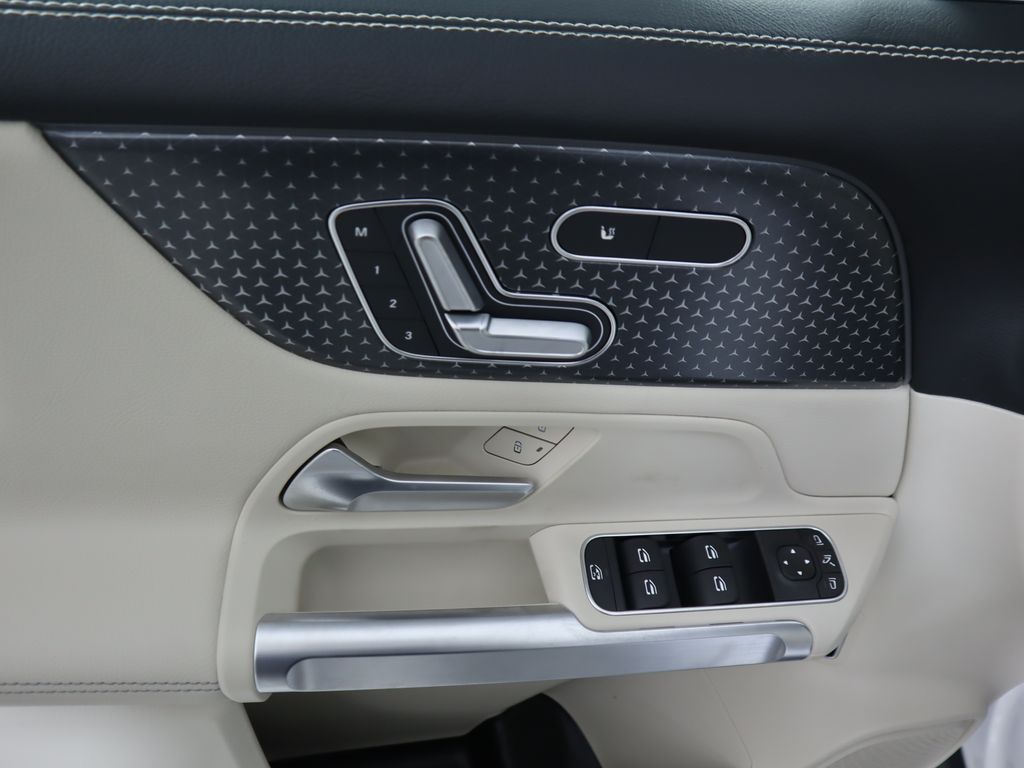 2025 Mercedes Benz GLB 250 photo 23