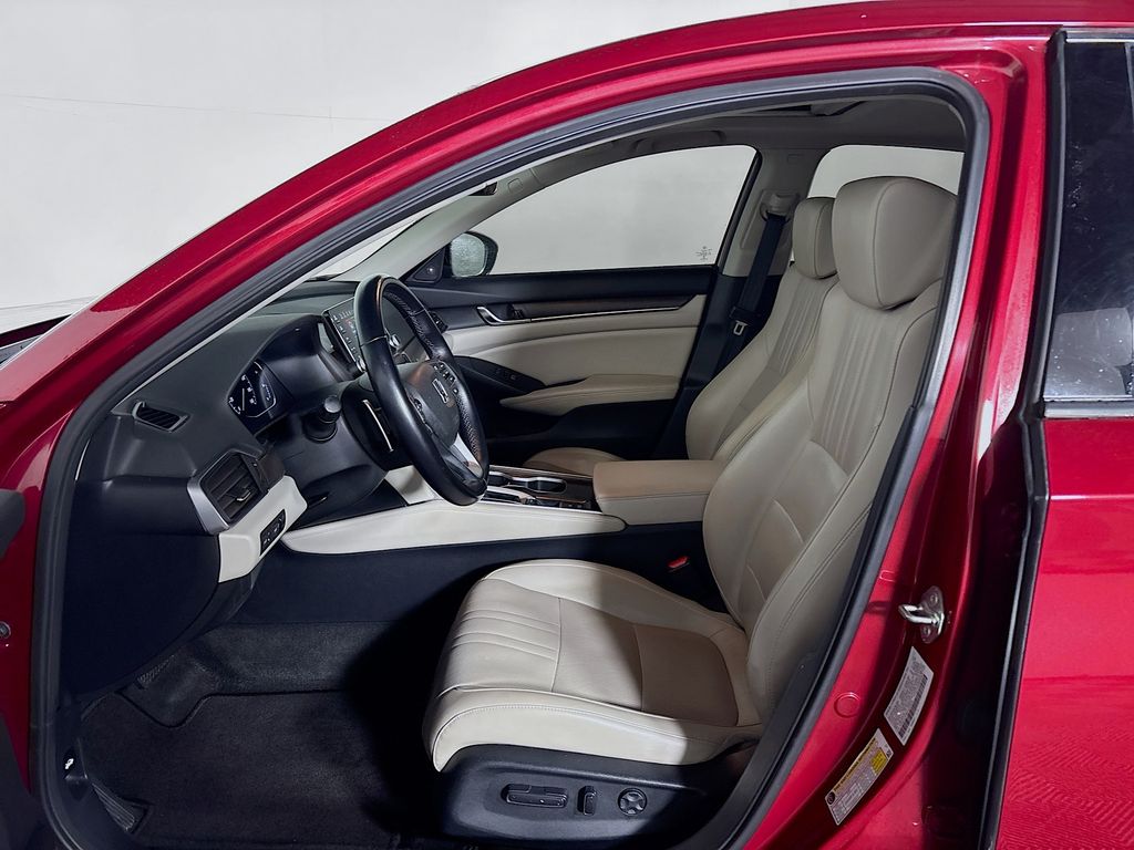 2018 Honda Accord Touring photo 11
