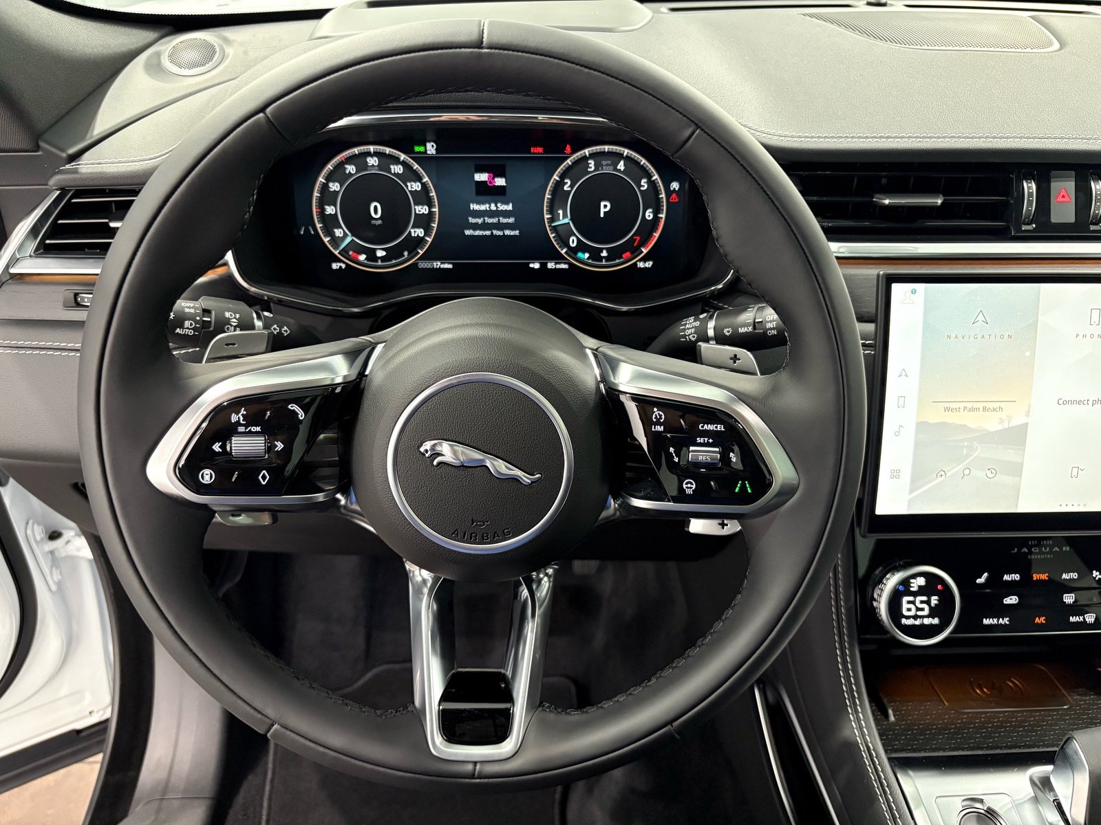2026 Jaguar F-PACE R-Dynamic S P250 photo 13