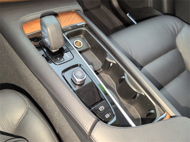 2024 Volvo XC90 Plus photo 23