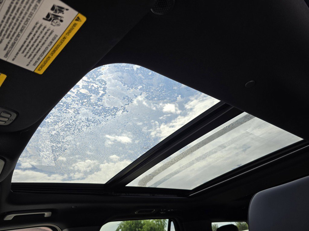 2025 Ford Expedition photo 2