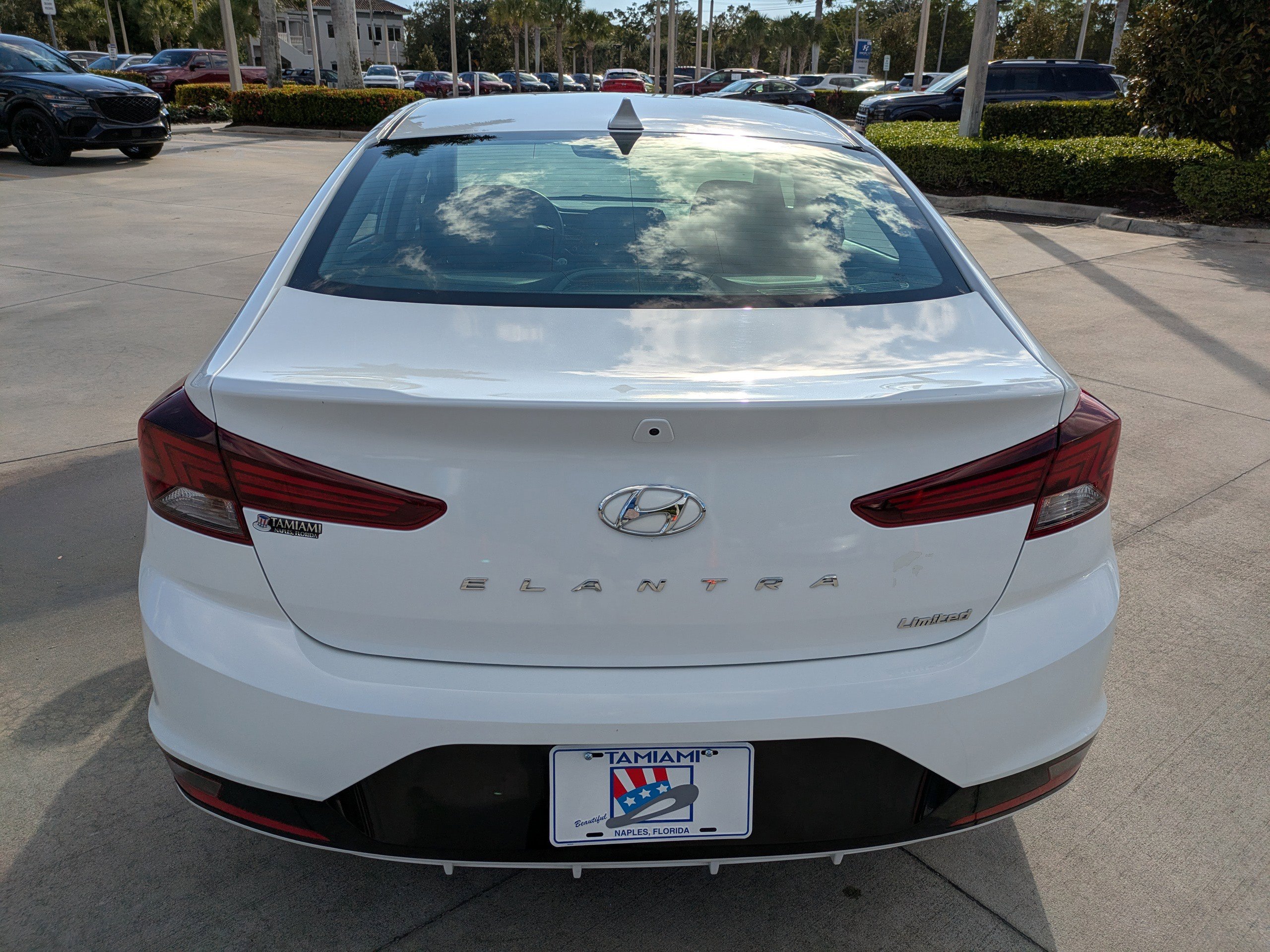 2020 Hyundai Elantra Limited photo 3