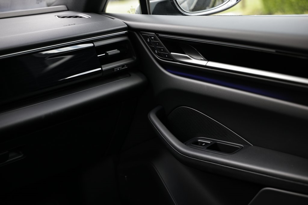 2024 Porsche Macan Electric 4 photo 26