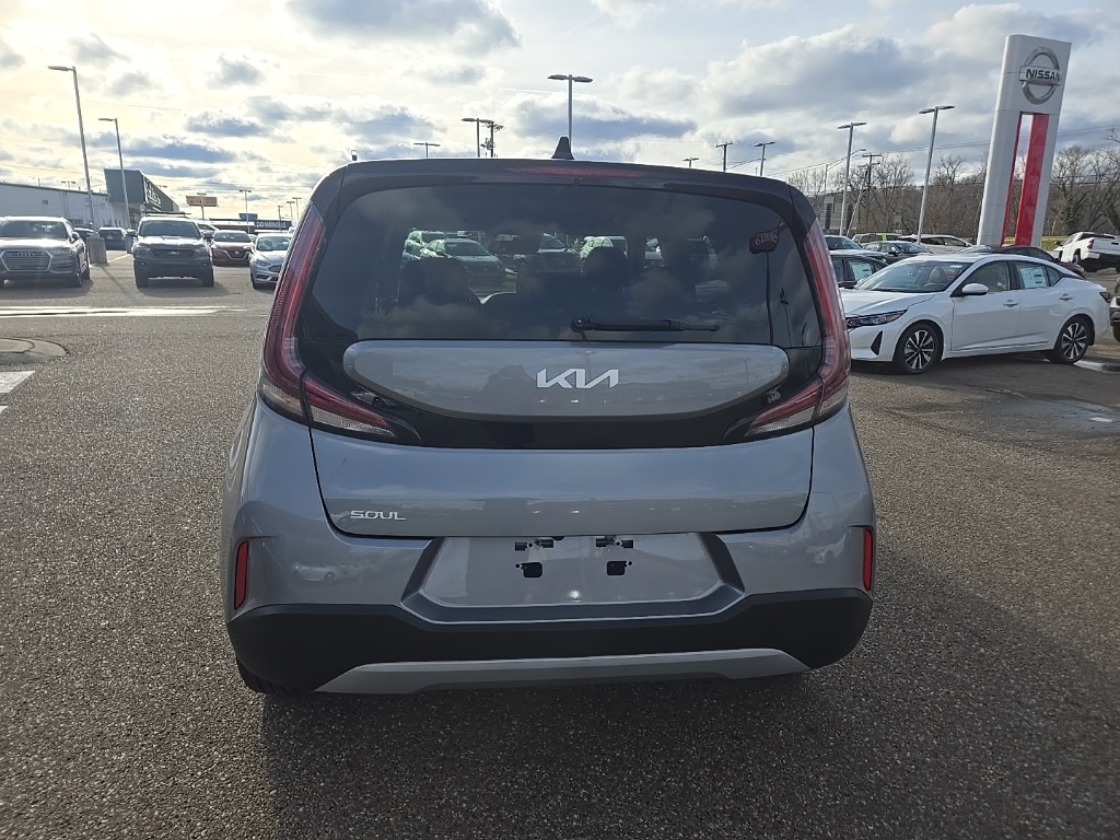 2023 Kia Soul LX photo 2