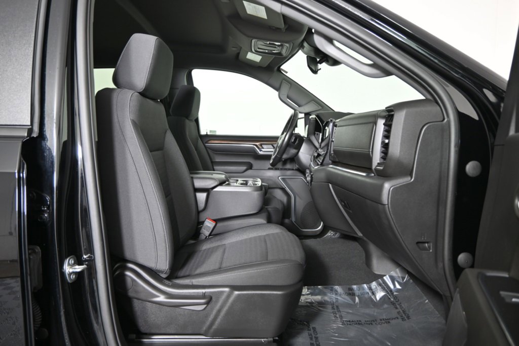 2022 Chevrolet Silverado 1500 RST photo 13