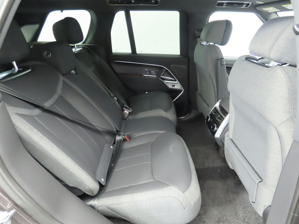 2025 Land Rover Range Rover SE photo 23