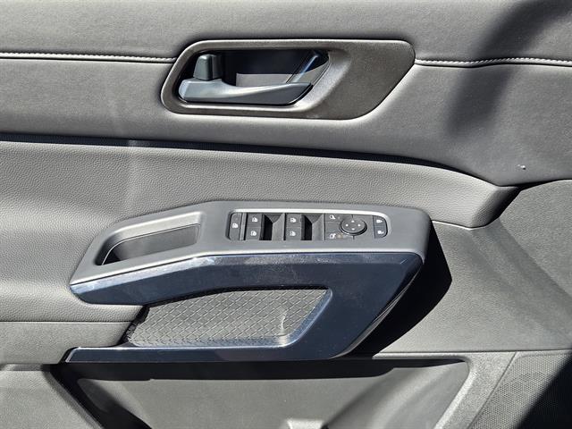2025 Nissan Pathfinder SV photo 15