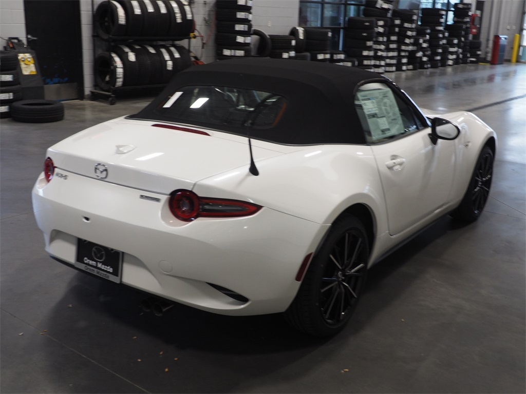 2025 Mazda MX-5 Miata Miata Grand Touring photo 2